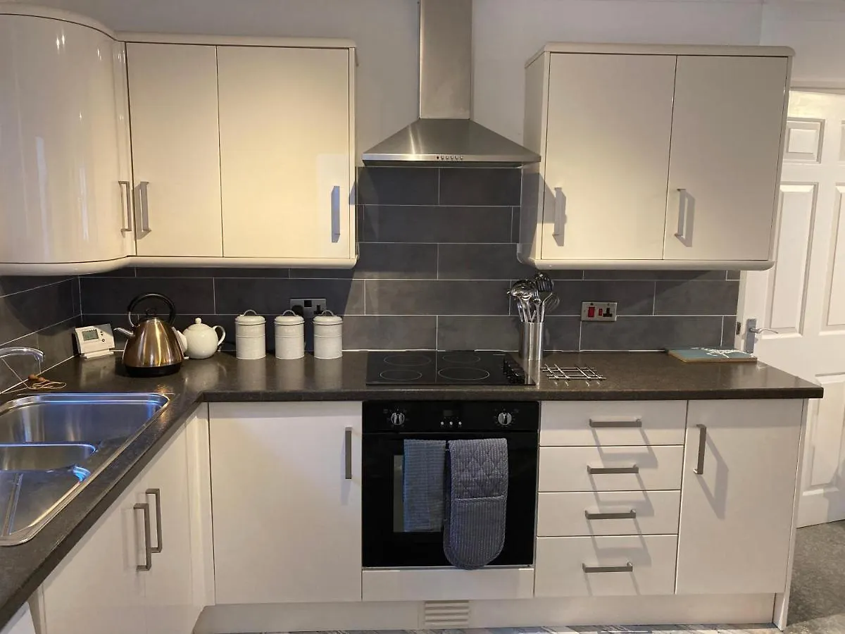 Modern 2 Bedroom Ground Floor Apartment With Parking Ripon City Centre Storbritannien